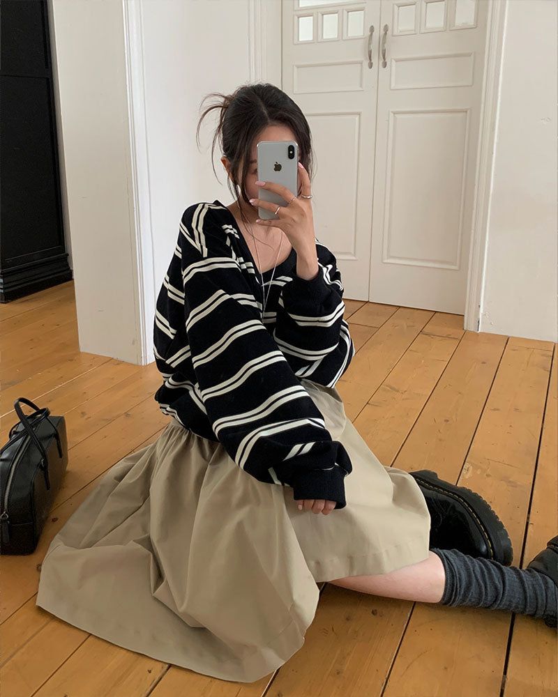 [ORIGINAL] Soy Stripe V-Neck Oversized Sweatshirt