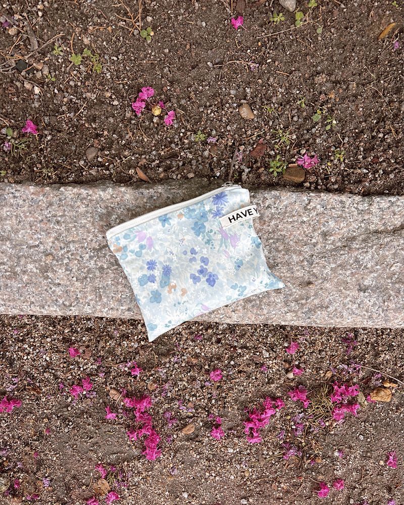 Garden flat pouch - blue , M size