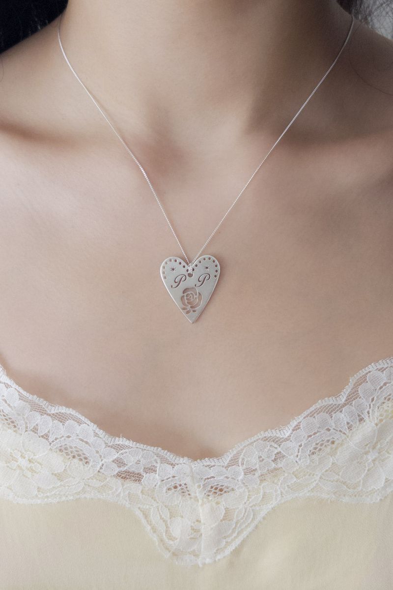 PAIR OF LOVE（ペアオブラブ）の「ガーデン ローズ ハート ペンダント ネックレス（アクセサリー）」
