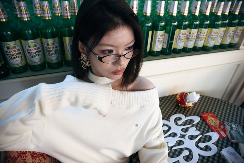[ID] Logo Off-Shoulder Sweatshirt (Choker Set) (Ivory) 