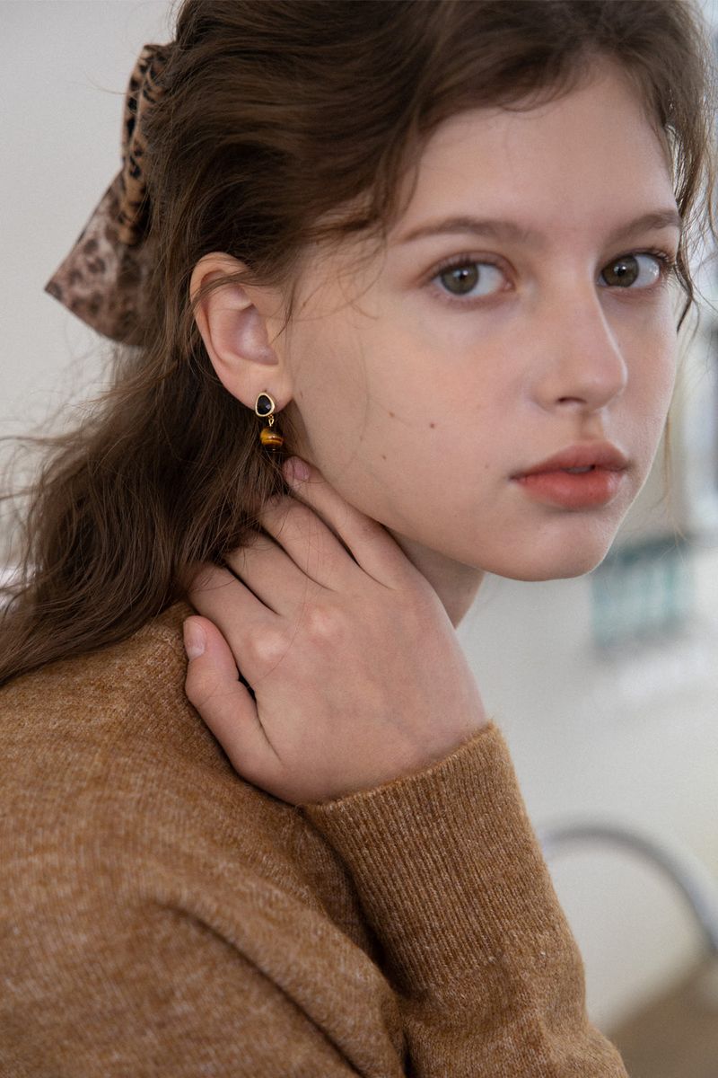 Black and brown gemstone drop earring