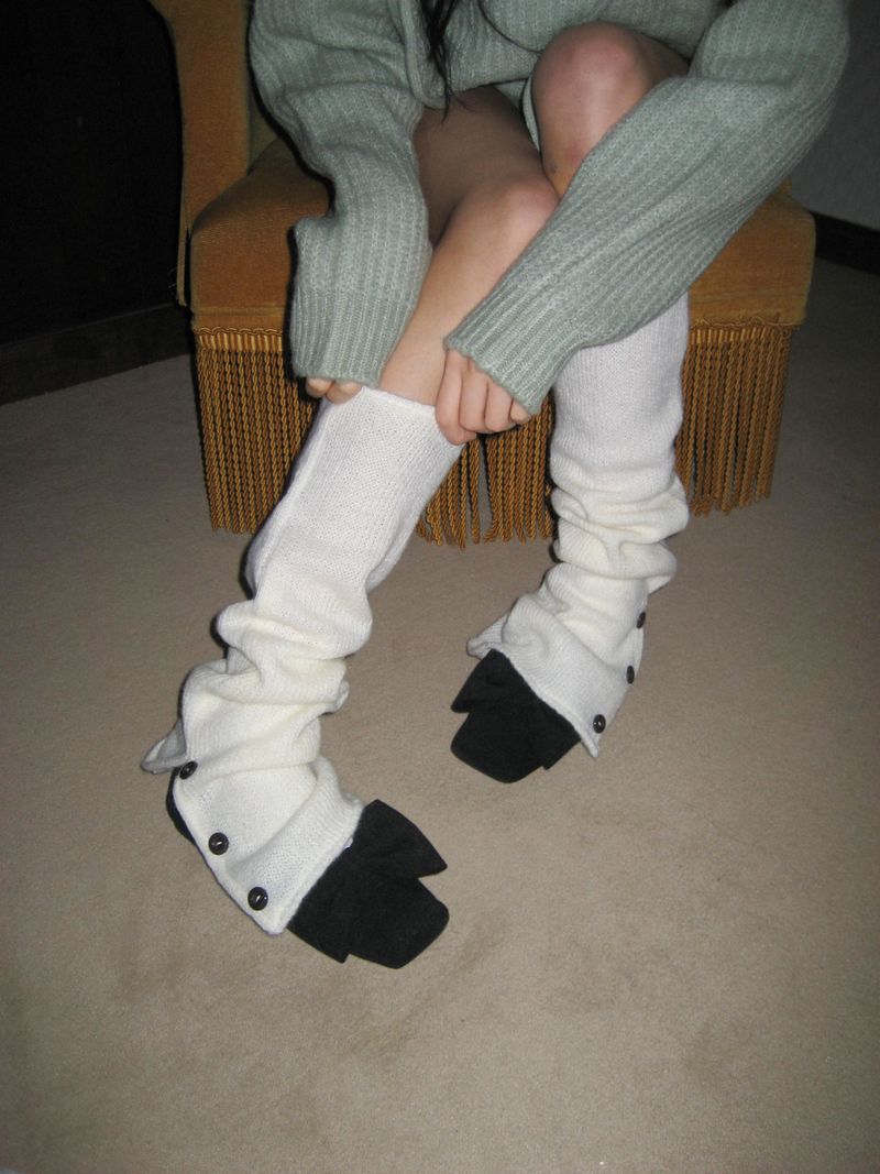 [Leg] Fuzzy button Warmer (Ivory)