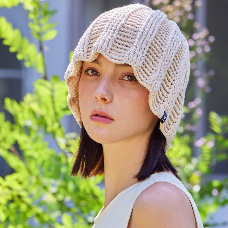 VA Label Crochet Wave Bucket Hat / Beige