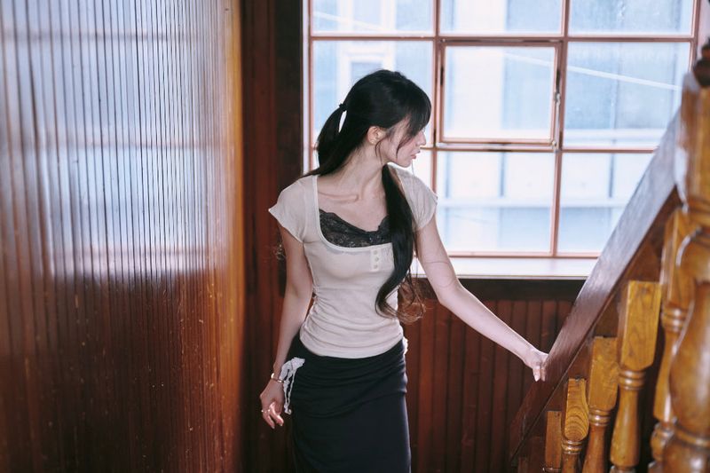 [MADE] Zanne Nouvel Ribbon U-Neck Lace T (Wore by Fromis-9)