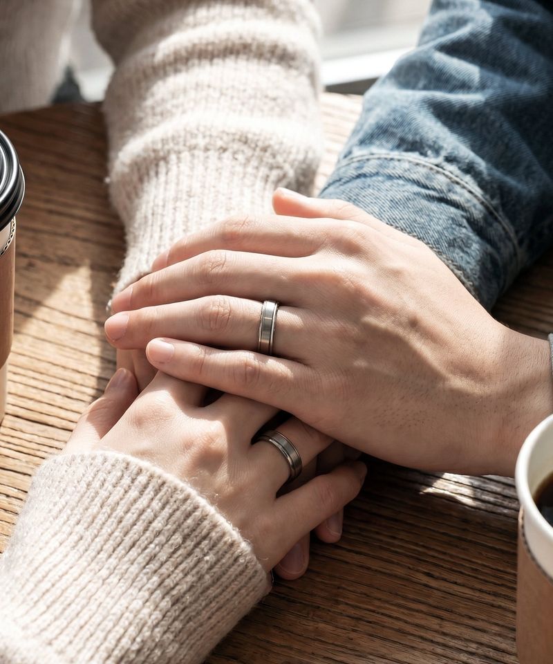 NR-305 Minimal Curve Line Couple Ring