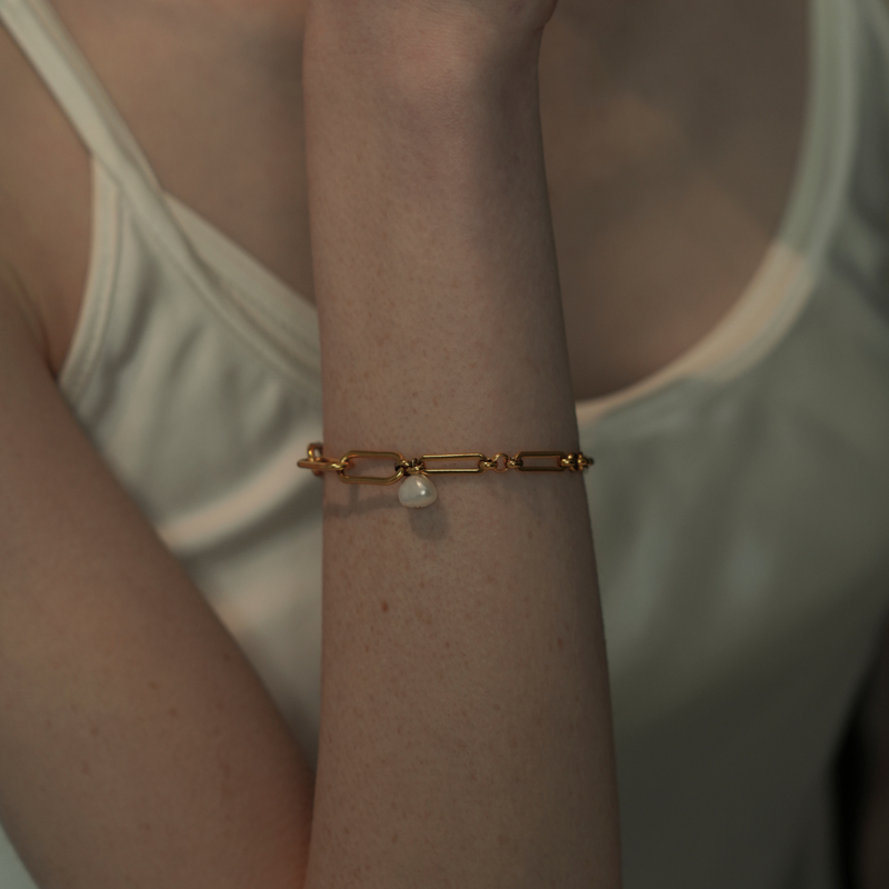 Chérie(シェリー)の「pearl chain brace(Accessories)」