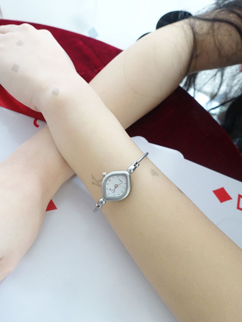 2 DIA WATCH