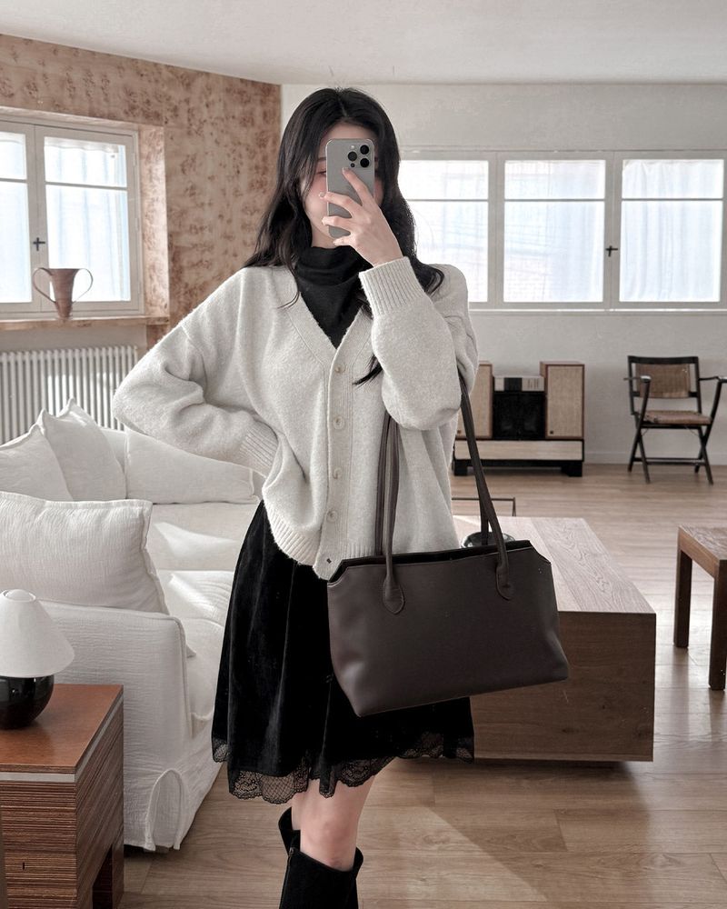 Revender unbalanced lace skirt
