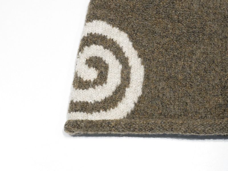 SIDE RIBBON SWIRLY BEANIE BROWN