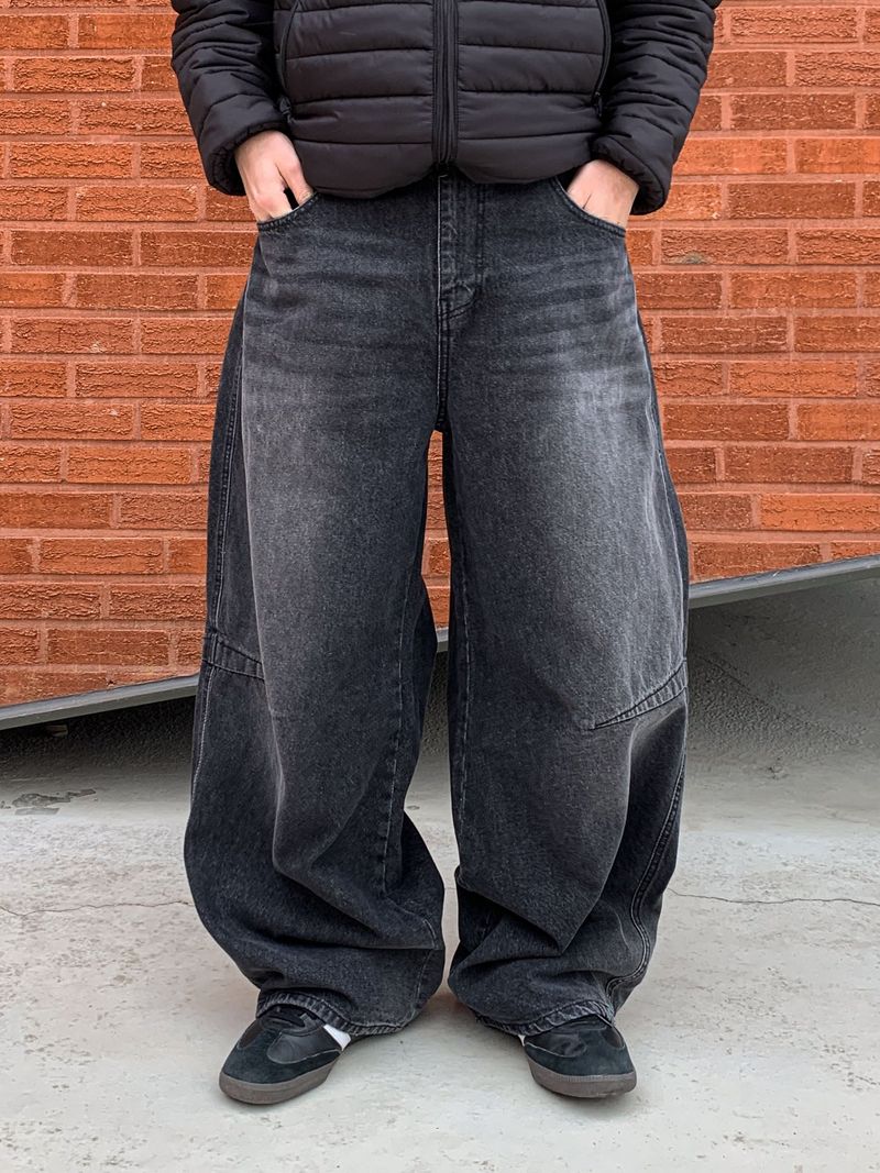 WHAT A LOOK（ワット ア ルック）の「 Side cut curved denim (Black)（Pants）」