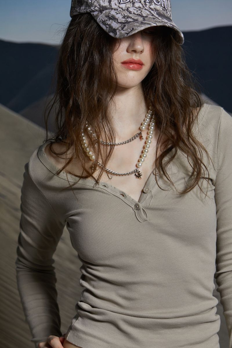 V-NECK T-SHIRT