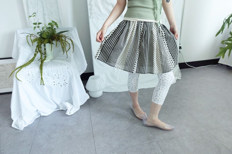 MOMENT PATCH MIX SKIRT