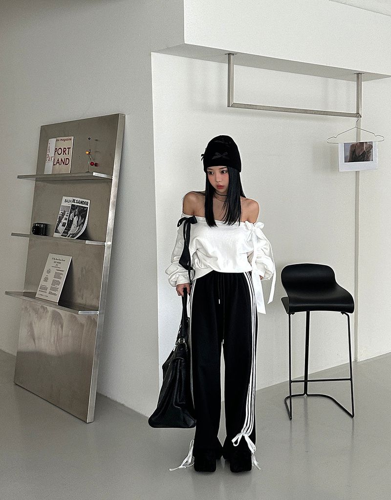 Ribbon brooch SET Off-shoulder sweatshirt