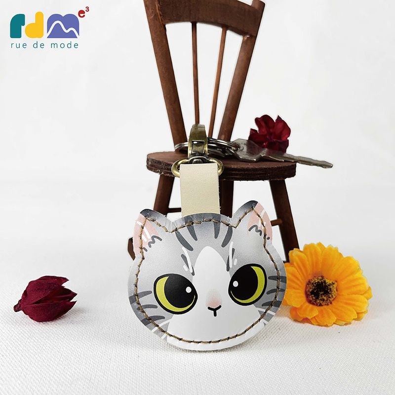 cat pendant Season  3