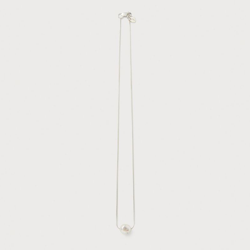 PEARLSONATE(パーソネイト)の「Irregular Polkadots Necklace, White(Accessories)」