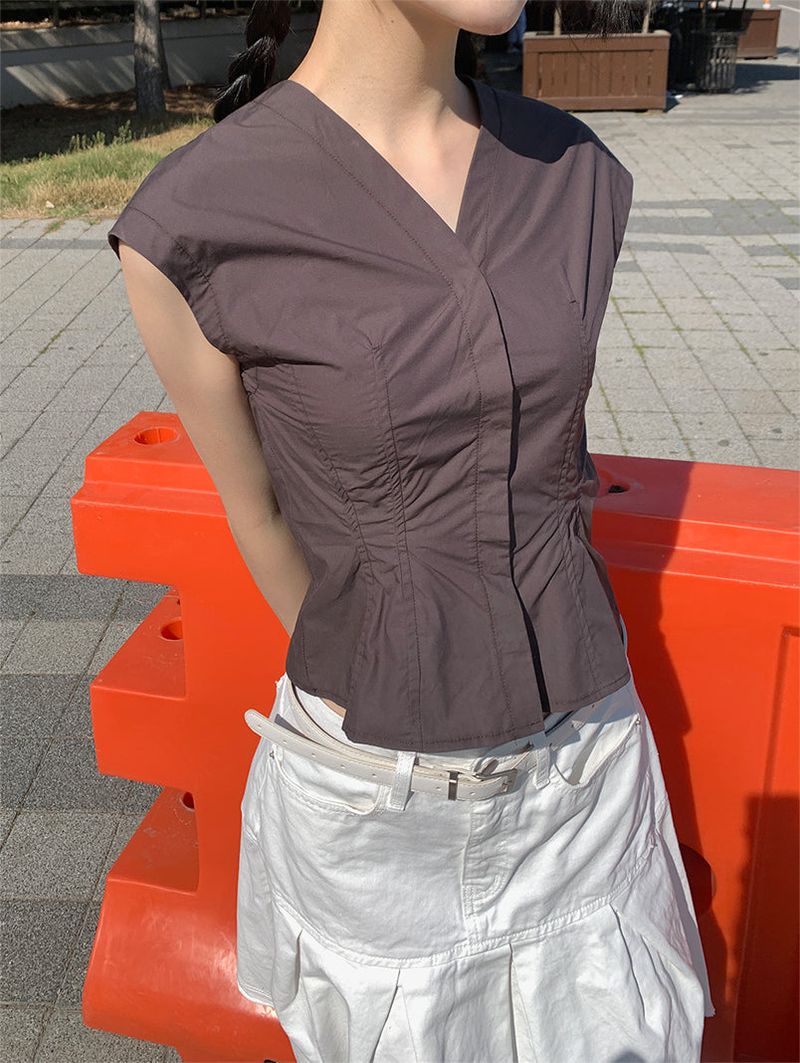 SNAP BUTTON SLEEVELESS BLOUSE