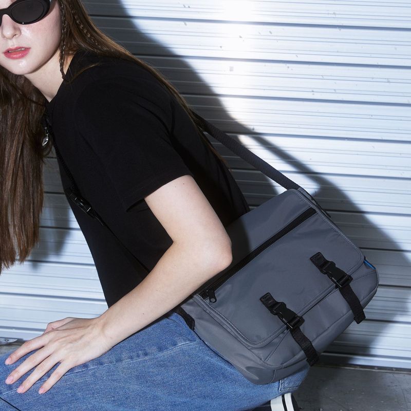 WALKONWAKE（ウォークオンウェイク）の「メッセンジャーバッグ (GREY)（バッグ）」