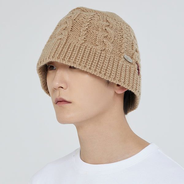 ROMANTIC CROWN（ロマンティッククラウン）の「CABLE KNIT BUCKET HAT_BEIGE（Hats）」