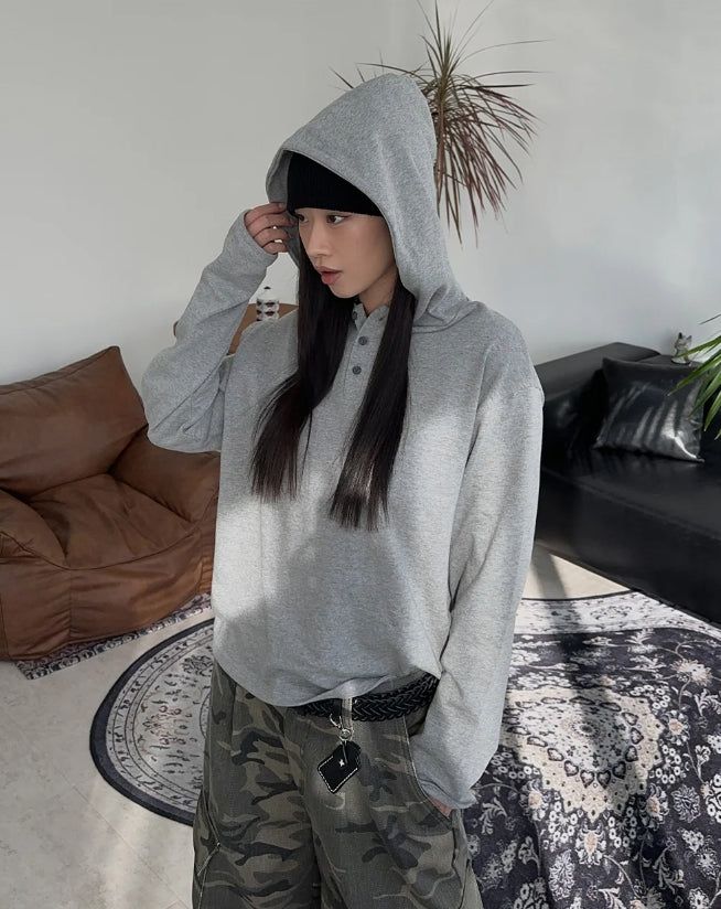 SATIIIZ（サティーズ）の「Cana Pigment Henley Neck Hoodie（Tops）」