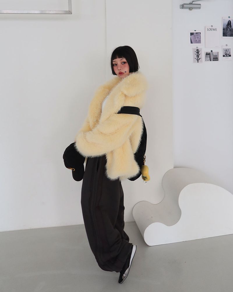Pastel collar fake fur jacket