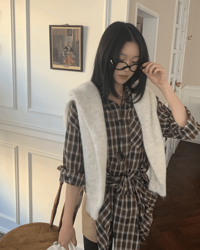 GUSTA（グスタ）の「Rook Waist Point Check Long Shirt（Tops）」