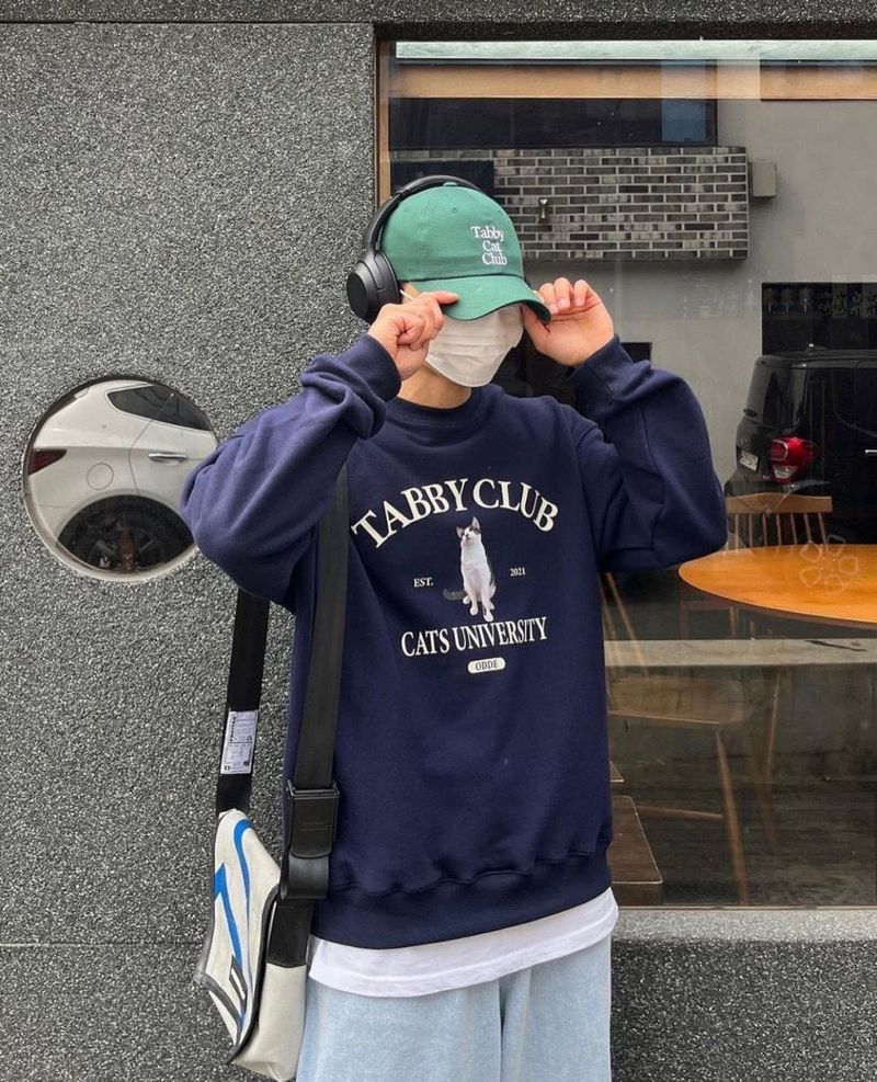 TABBY CAT CLUB SWEATSHIRT NAVY