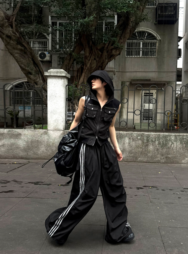 COSYHARU（コシハル）の「Wide-Leg Nylon Track Pants with Metal Detail（Pants）」