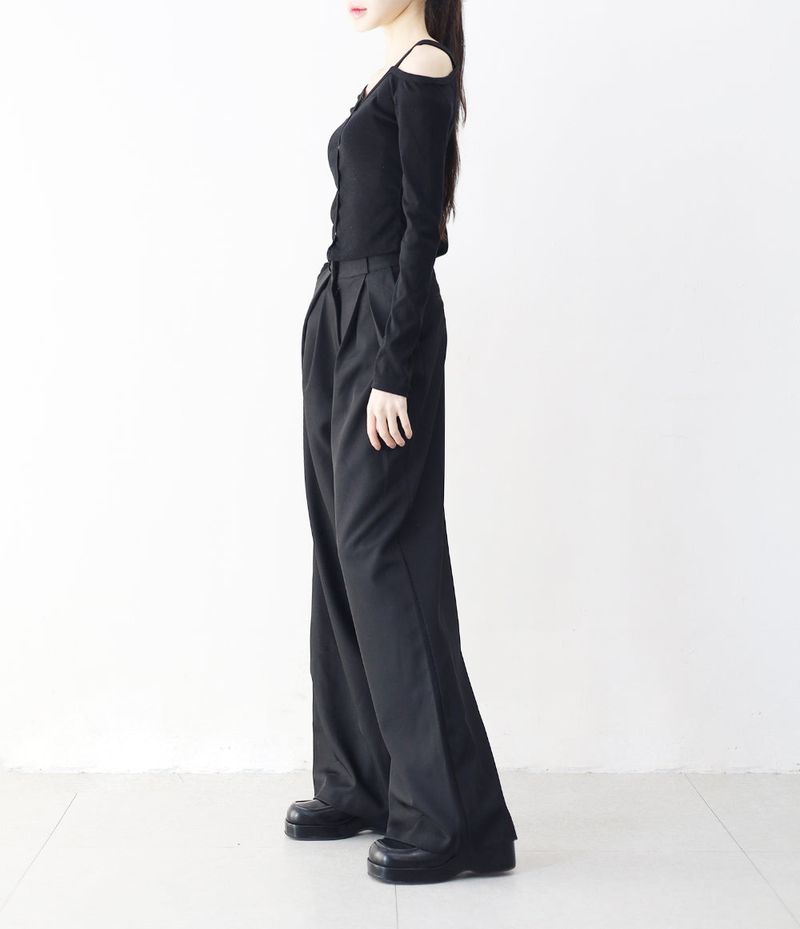 Lush Asymmetrical One-Shoulder Snap T-shirt