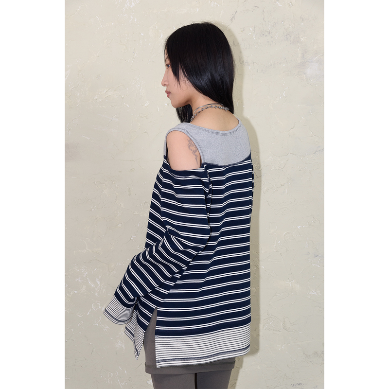 OVERLOCKED OFF-SHOULDER T-SHIRT: ST.NAVY