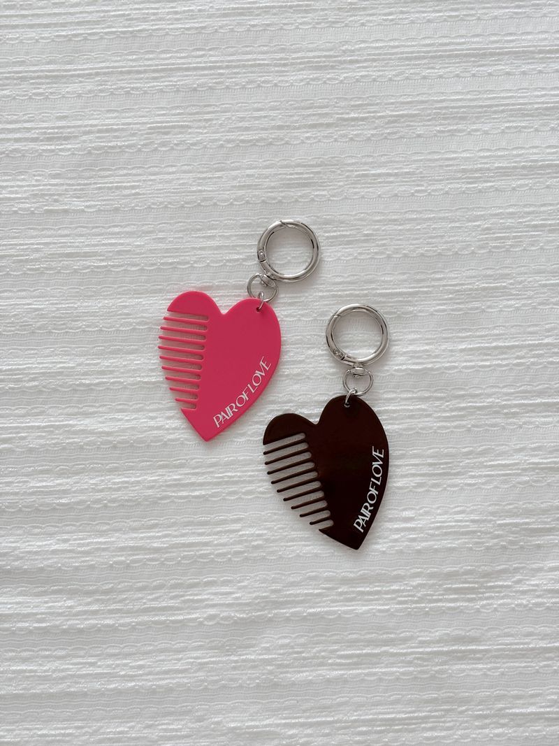 VANLENTINE HEART BRUSH KEYRING (BROWN)