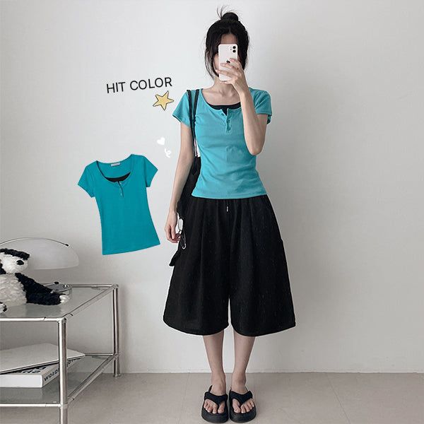 hijjoo（ハイチュー）の「Slim Fit 🤍 8 types 26' Summer Popular Color Color Button Short-Sleeved T (8 colors)（Tops）」
