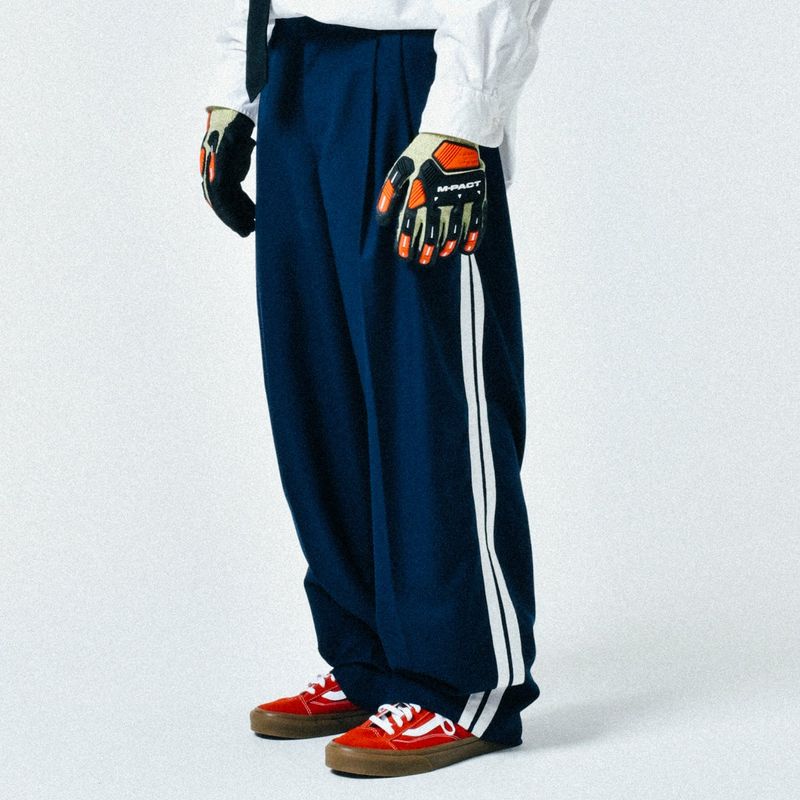 C.O.M.E（シーオーエムイー）の「[UNISEX] Satin-Trimmed Racing Trousers (Navy)（Pants）」