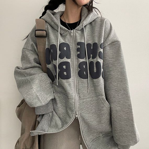 hijjoo（ハイチュー）の「Nubon boxy napping embossed lettering hooded zip-up（Jackets/Outerwear）」