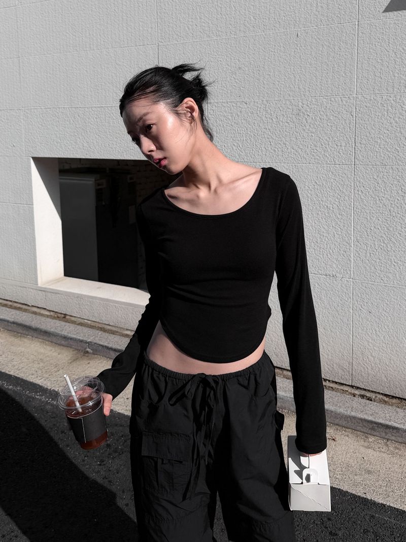 ROUND-HEM CROP TOP