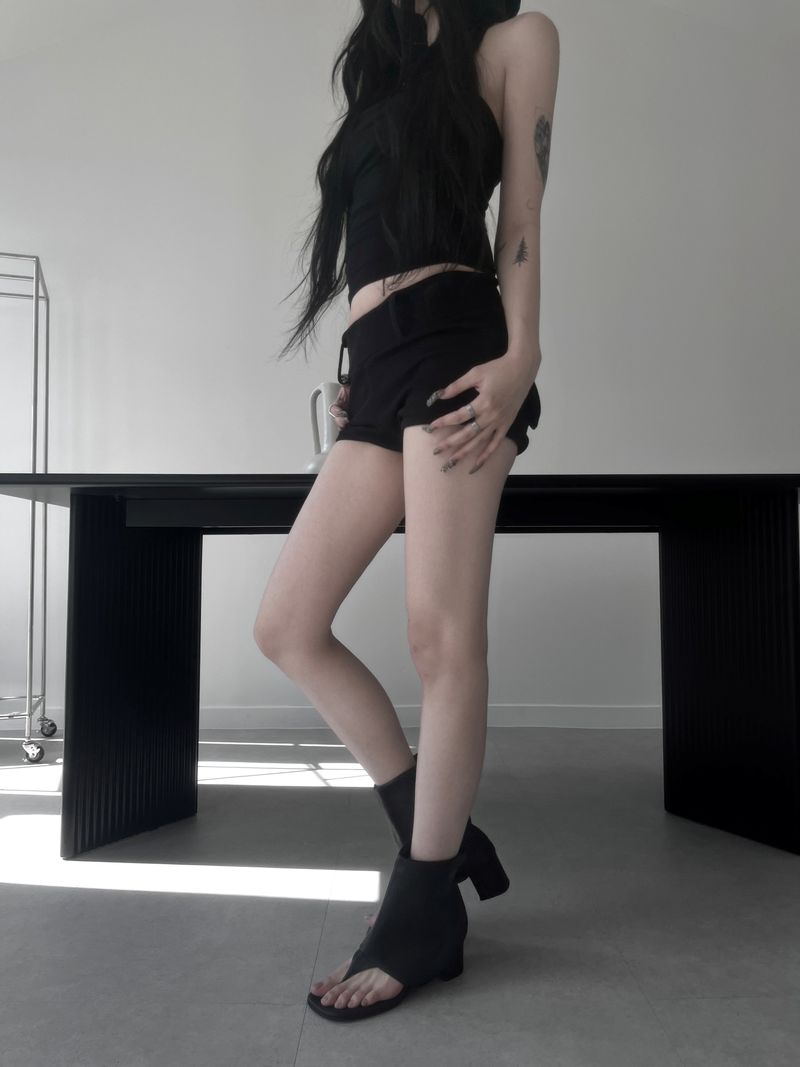 low-rise back pocket shorts