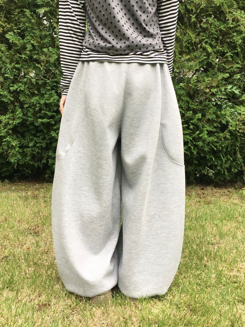 Mile Curved Two-Pocket Sweatpants (6c)