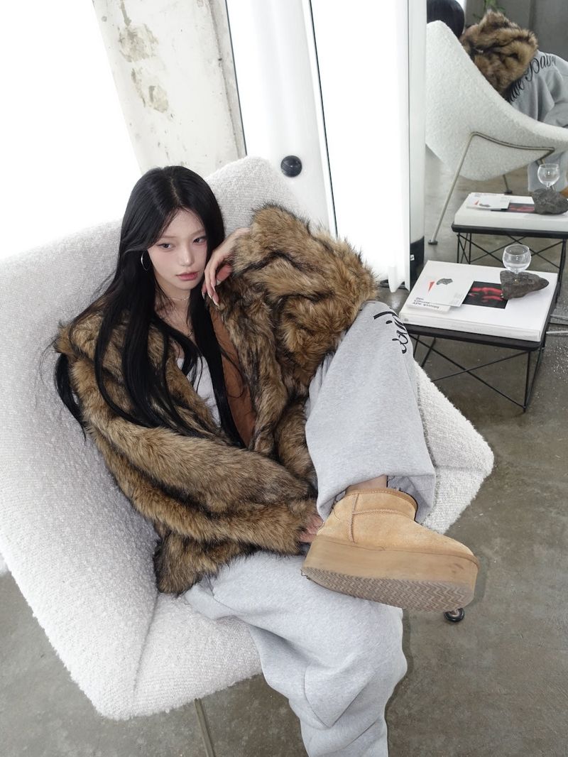 Birthdayeve(バースデーイブ)の「Street Hooded Fur Jacket(Jackets/Outerwear)」