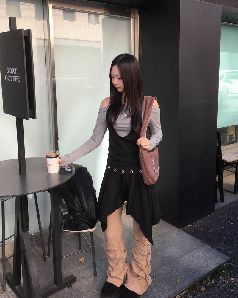 Eyelet flare skirt