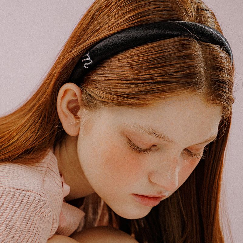 SLIM STONE SATIN HAIR BAND (BLACK)