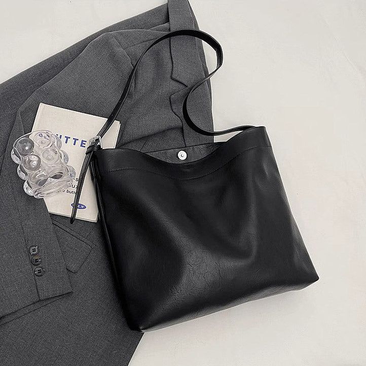 COZINESS（コジネス）の「[Unisex] Minimal レザーショルダーバッグ (2 colors/36900)（バッグ）」