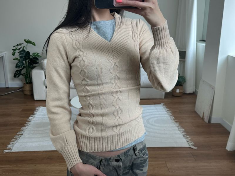 cable v neck knit