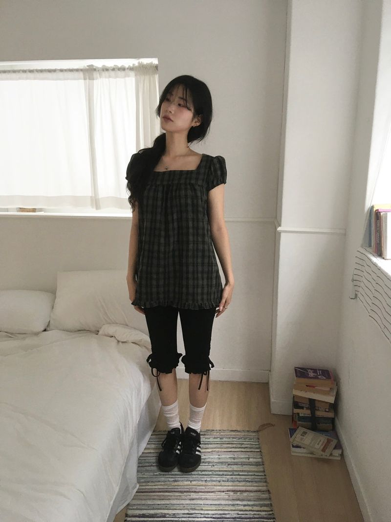 Frill Capri Pants