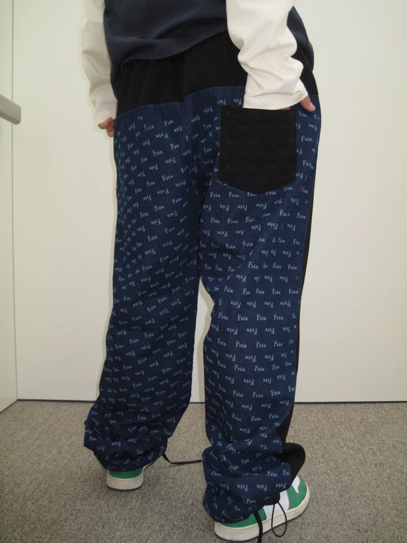 Denim Contrast Lettering Sweatpants (2 Colors)