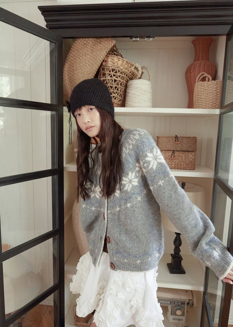 Clover Broach Beanie - Black
