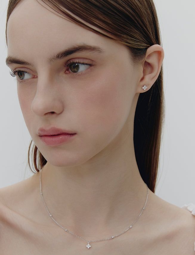 hyeres lor（イエール・ロール）の「26SS★ Essence Silver (W) Moissanite Flower Dainty Earrings（Accessories）」