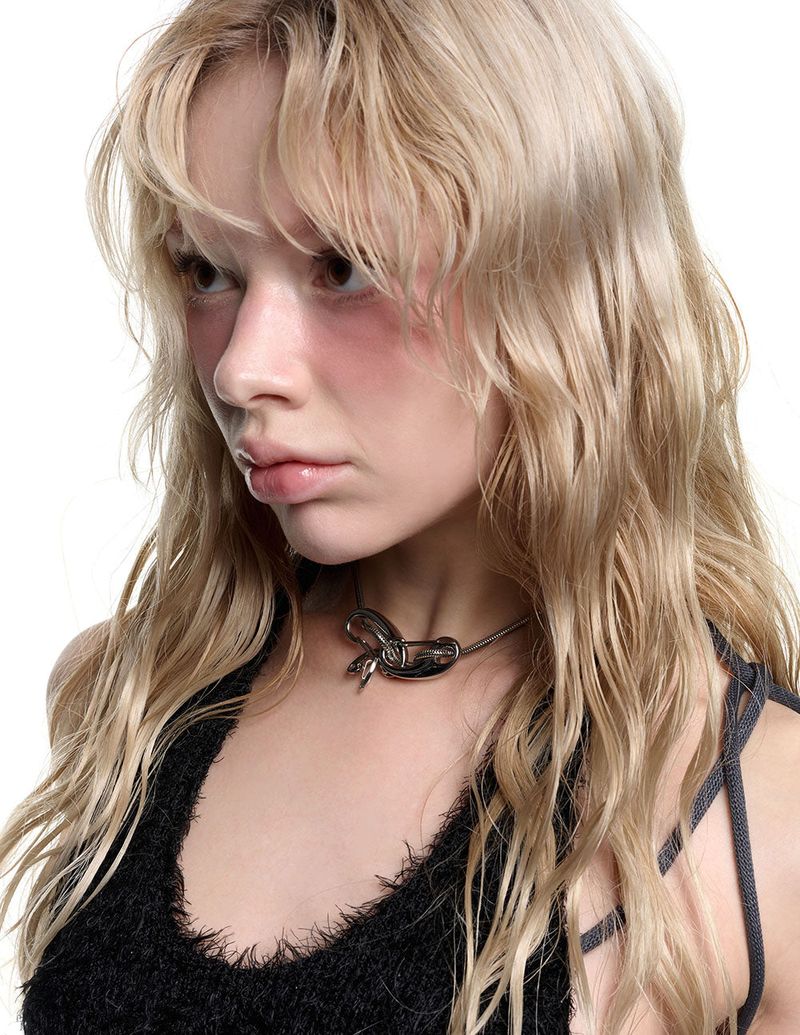 Curve Necklace