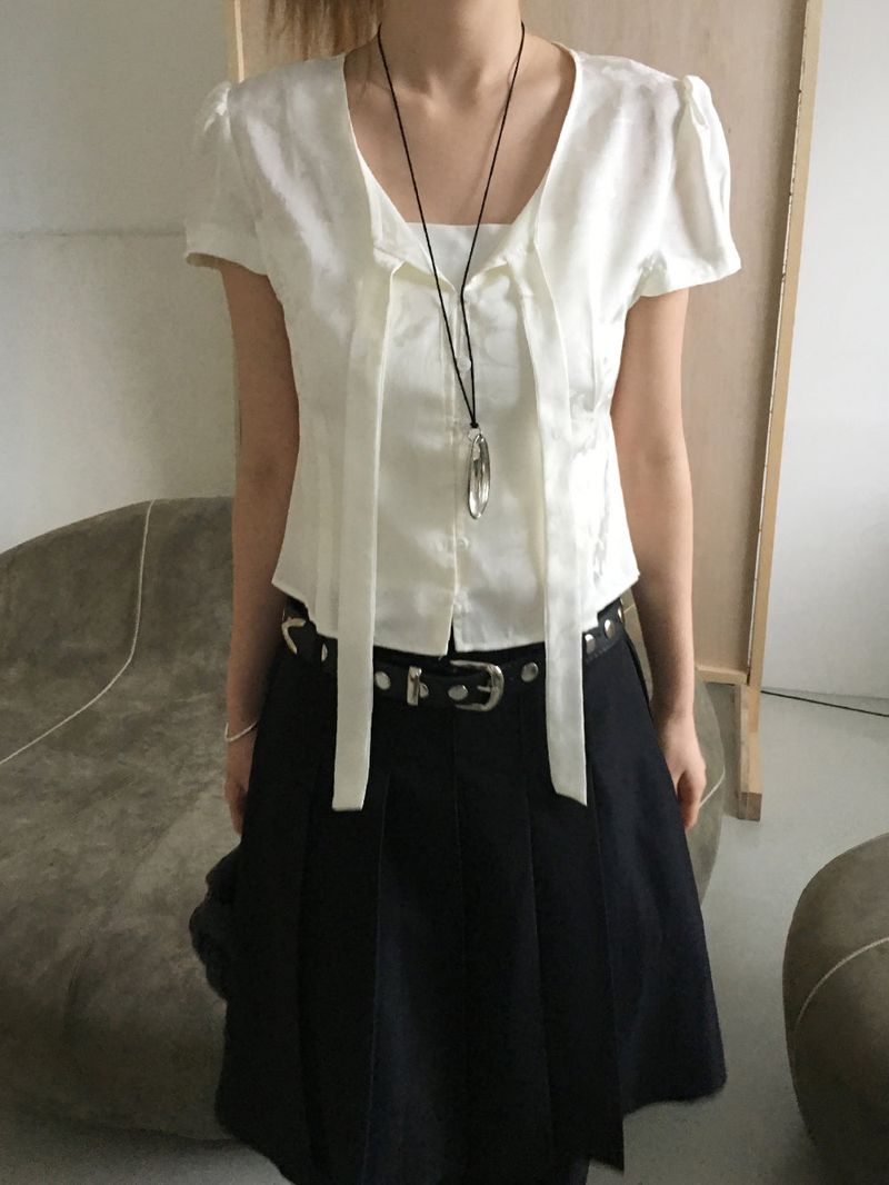 Jacquard tie puff blouse