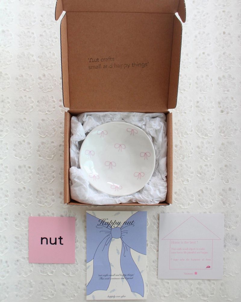 ribbon nut mini plate : white