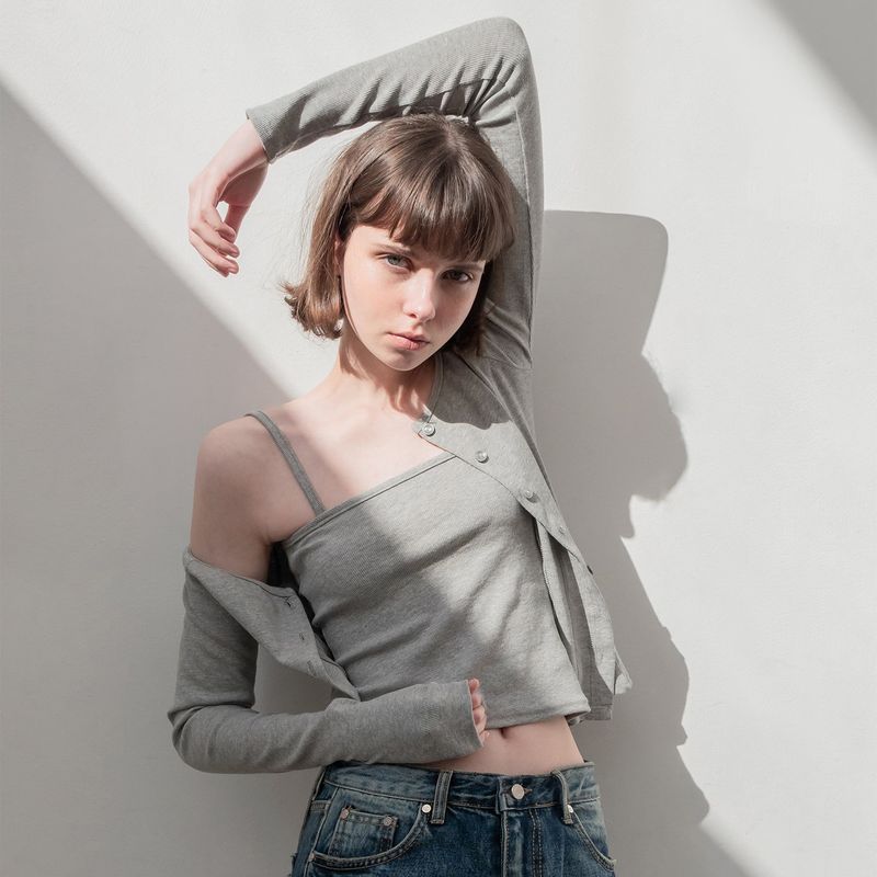THEOHYOU（ザオユ）の「CARDIGAN & SLEEVELESS (GREY)（）」