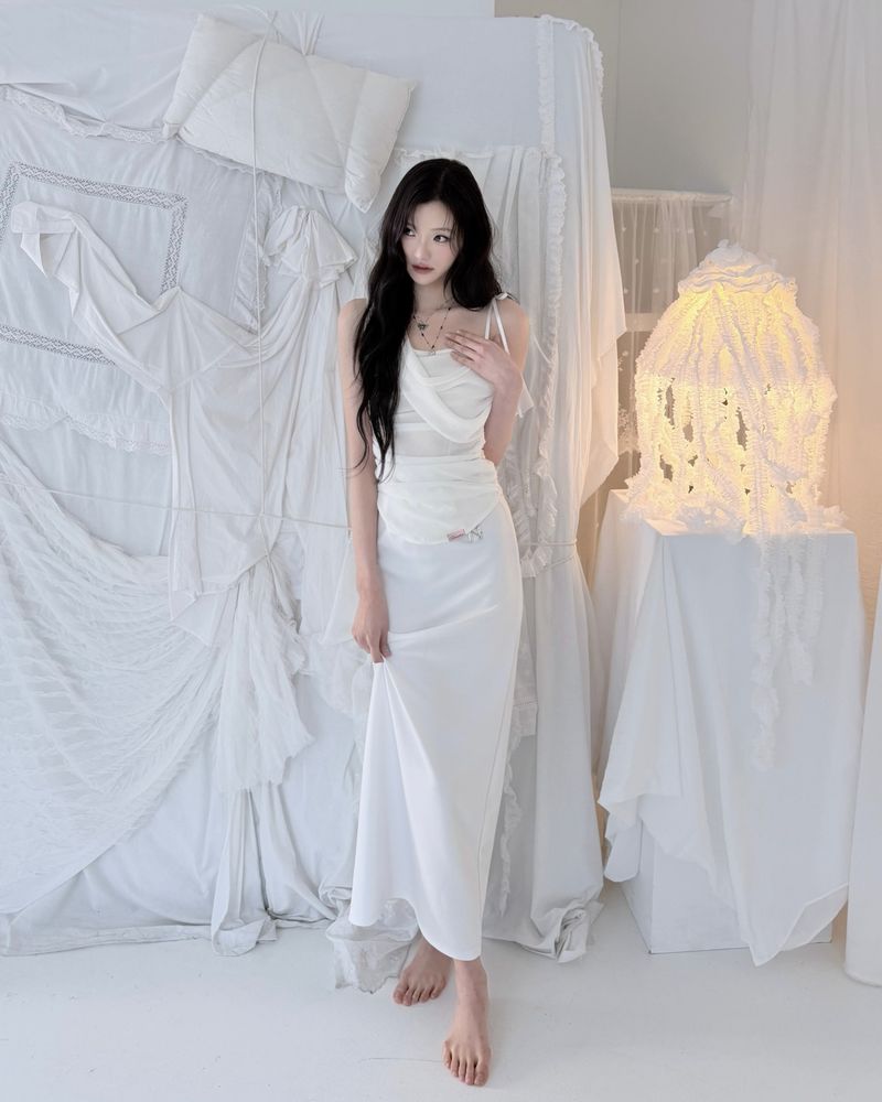 Rosé long slim skirt